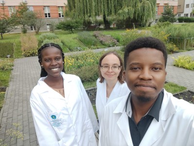 Letni program TABMED (Torun and Bydgoszcz Medical Summer Program) w Katedrze Chemii Organicznej, realizowany przez zagranicznych studentów kierunku farmacja . Kliknij, aby powiększyć zdjęcie.